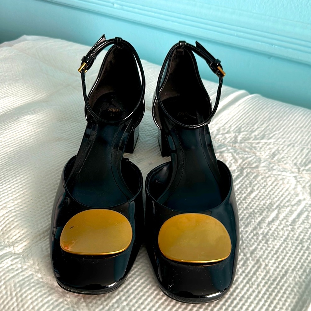 Black Pumps with a Block Heel